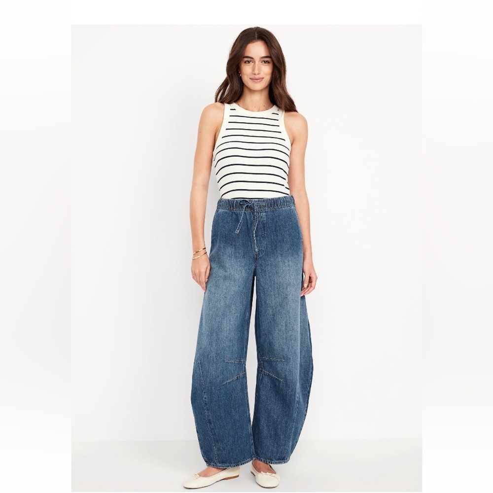 NWOT Old Navy High Waisted Pull-On Barrel Jeans